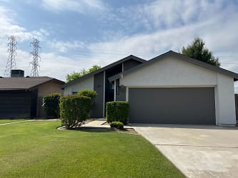 6809 Natchitoches Way - Bakersfield, CA