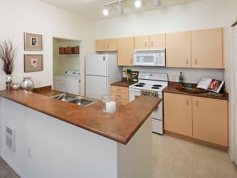 Eaves RockMeadow Apartments - Bothell, WA