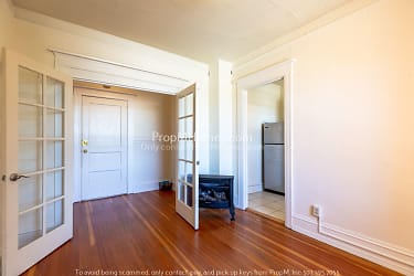 2109 NW Irving St unit 307 - Portland, OR