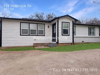 913 Harrison Dr - Kennedale, TX