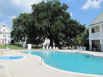 Twin Oaks Southwood Apartments - Tallahassee, FL