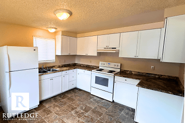 2250 Crater Lake Ave unit 4 - Medford, OR