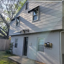 2022 S Hedges Ave unit B - Independence, MO