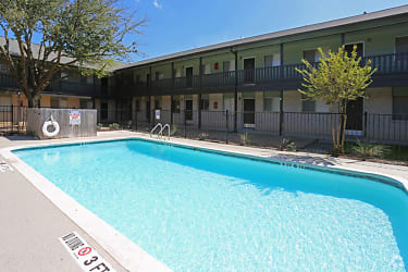 Robinson Manor Apartments - Universal City, TX