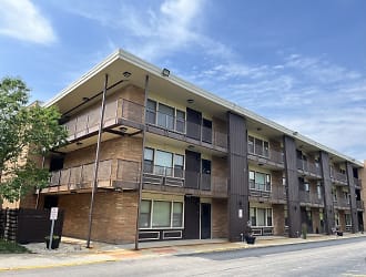 9616 W Higgins Rd 2 G Apartments - Rosemont, IL