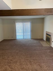 1731 Rodgers Rd - Hanford, CA