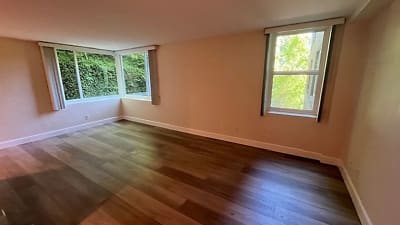 1205 SW Cardinell Dr unit 305 - Portland, OR