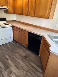 202 S 40th Pl - Springfield, OR