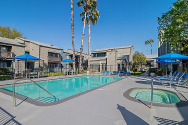 EvRIA New Diamond Valley Apartments - Hemet, CA