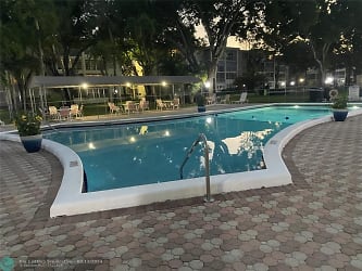 2999 NW 48th Ave #439 - Lauderdale Lakes, FL