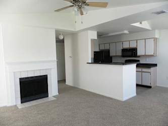 Crown Colony Apartments - Topeka, KS