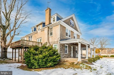 912 Darby Rd #2 - Havertown, PA