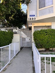 1880 Locust Ave unit 204 - Long Beach, CA