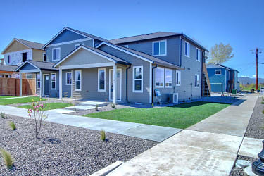 1161 Annalise St unit 3bd - Central Point, OR