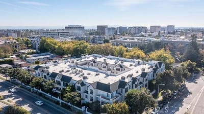 300 N El Molino Ave #117 - undefined, undefined