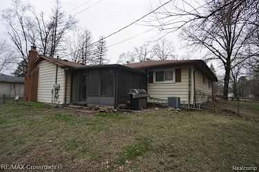 47175 Willis Rd - Belleville, MI