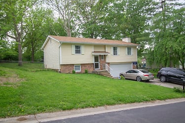 4378 W Country Hill Rd - Columbia, MO