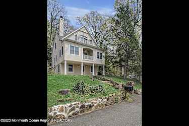 46 Mountainside Ave - Atlantic Highlands, NJ