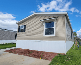 92 Golfview Ct - North Liberty, IA
