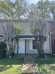 200 Pine Forest Dr - Maumelle, AR