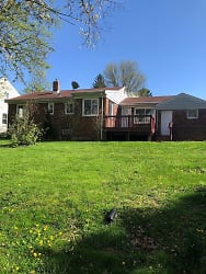 949 Davies Ave - Akron, OH