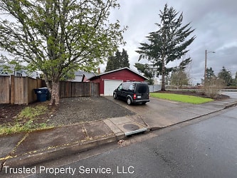 6884 G St - Springfield, OR