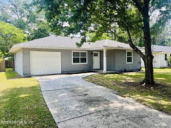 594 S West St - Green Cove Springs, FL