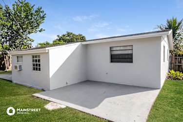 1323 Fernlea Dr - West Palm Beach, FL