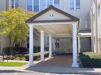 River Street Commons 55+ Apartments - Red Bank, NJ