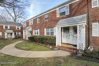 155 Manor Dr - Red Bank, NJ