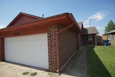 609 Peppertree Ln - Midwest City, OK