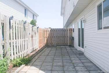241 Lottie St - South Lyon, MI