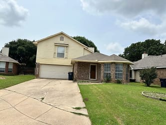 8504 Willow Creek Ct - Fort Worth, TX