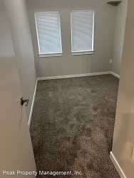 14755 NE Couch St - Portland, OR