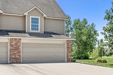 2736 Coralberry Ct - Lawrence, KS