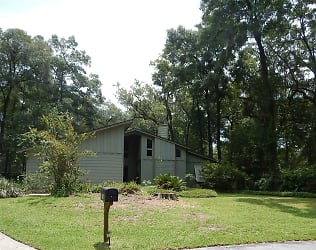 1821 SW 80th Dr - Gainesville, FL