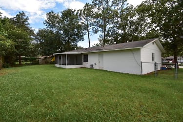 5631 NW 27th Terrace - Gainesville, FL