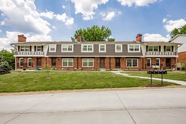 502 Broadmoor Dr - Chesterfield, MO