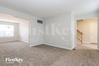 12819 Sinclair Pl - Fishers, IN