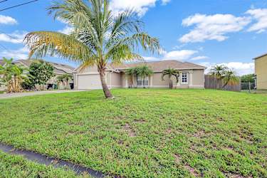 441 SW Feldman Ave - Port Saint Lucie, FL