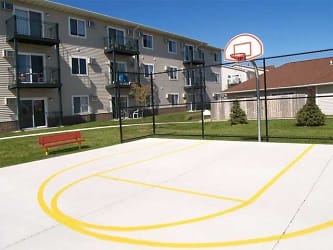 Canterbury Park Apartments - Pleasant Hill, IA