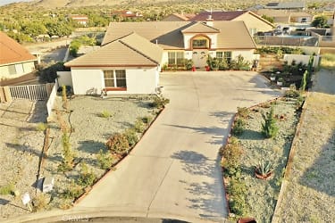 57281 Titian Ct - Yucca Valley, CA