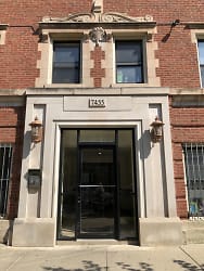 7455 N Greenview Ave unit 201 - Chicago, IL