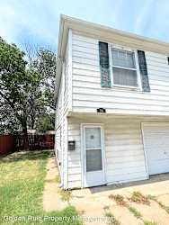 705 N Adams St - Hutchinson, KS