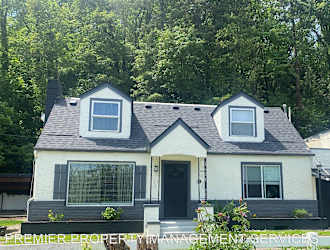 1064 Kelly Blvd - Springfield, OR