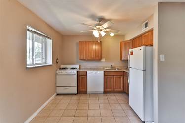 467 S Holmes Ave - Kirkwood, MO