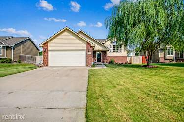 824 Carriage Rd - Maize, KS