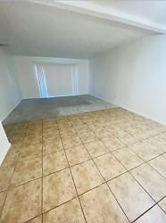 43275 Hacienda St - Hemet, CA