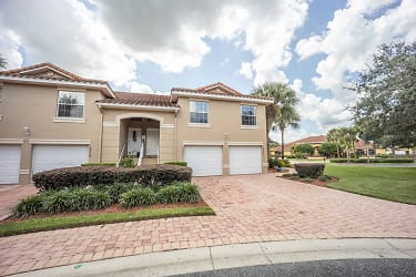 5277 Bowline Ct - Oxford, FL