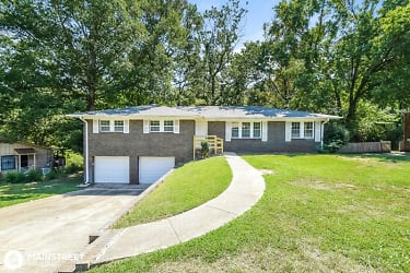 2825 2nd St NW - Center Point, AL